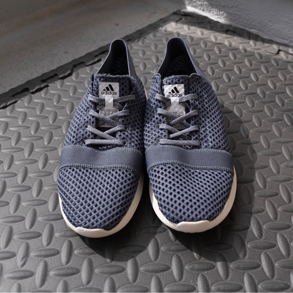 Adidas | 10.5 - Picture 2 of 2